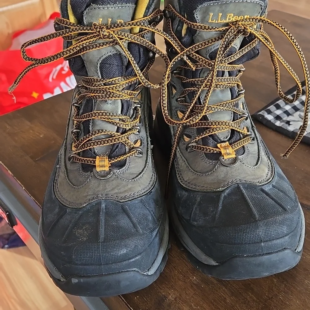 LL Bean 3M Thinsulate Black and Yellow Boots Mens Size 9 Waterproof Hikers